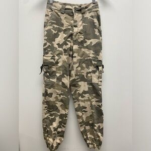 4 for $25 💜 Garage Camo Jogger / Pants Size XS
